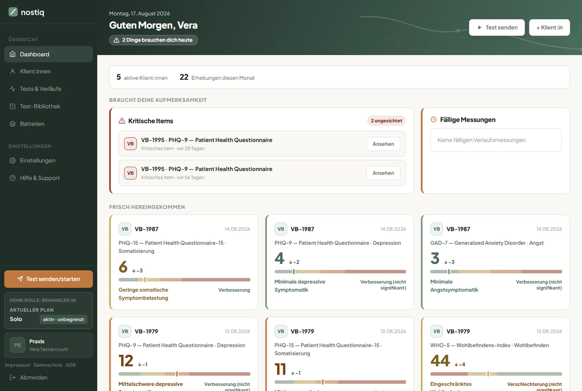Nostiq-Dashboard: oben der Bereich „Braucht deine Aufmerksamkeit“ mit zwei ungesichteten kritischen Ergebnissen, darunter die frisch eingegangenen Befunde mit Wert und Veränderung.